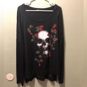 Blumin apparel - Size 2X Black Skull/Roses shirt with long sleeves